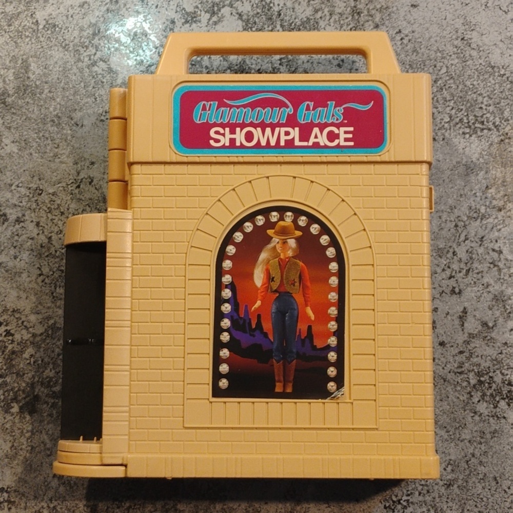 EUC Vintage 1981 Kenner Glamour Gals Showcase With Dolls
